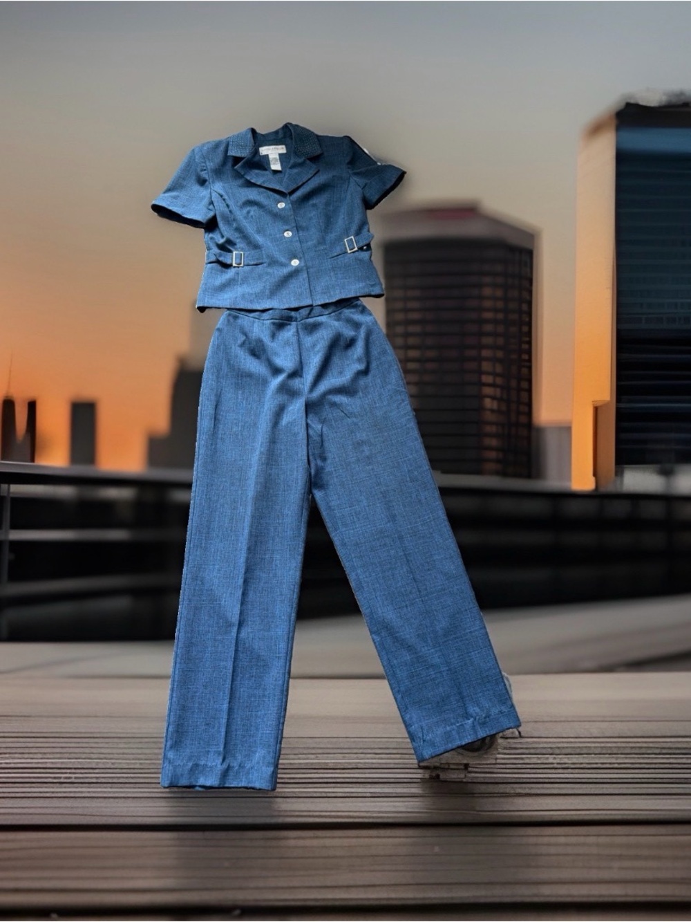 Vintage 90s women’s size 19 two-piece pant suit by Sag Harbor. Blue. Great cond.